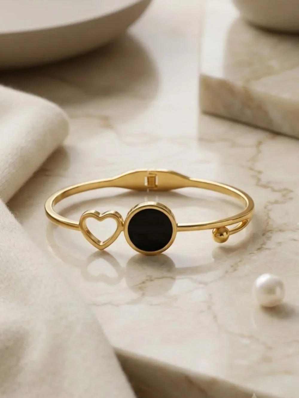 18K Gold Plated Open Heart Black Enamel Disc Charm Bangle Bracelet Gold 2.3